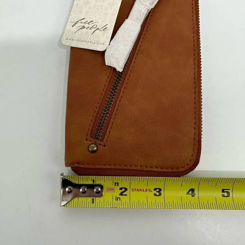 NWT Free People Vegan Leather Distressed Wallet - Picture 7 of 7
